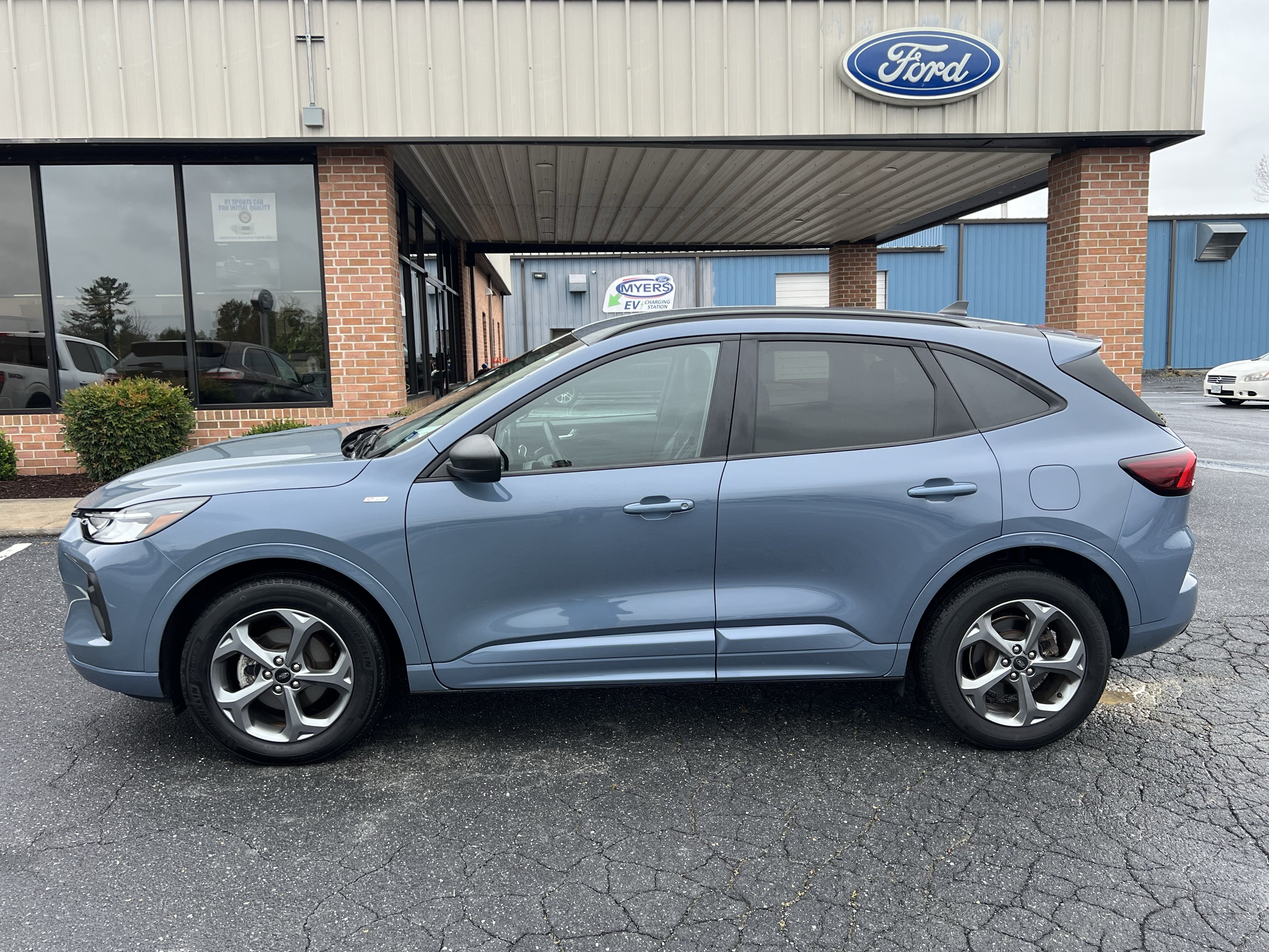 Used 2024 Ford Escape ST-Line w/ Tech Pack #1 AWD/4WD image 1