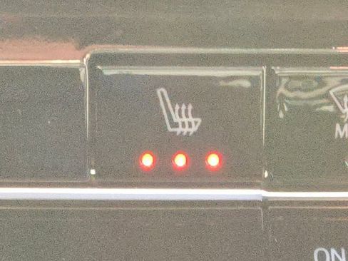 Used 2025 Chevrolet Equinox LT image 24