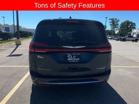 Used 2023 Chrysler Pacifica Limited FWD image 7