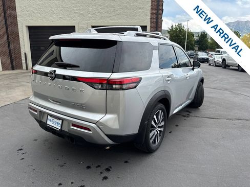 Used 2022 Nissan Pathfinder Platinum AWD/4WD image 7