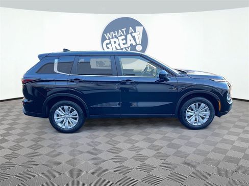 New 2026 Mitsubishi Outlander ES image 8