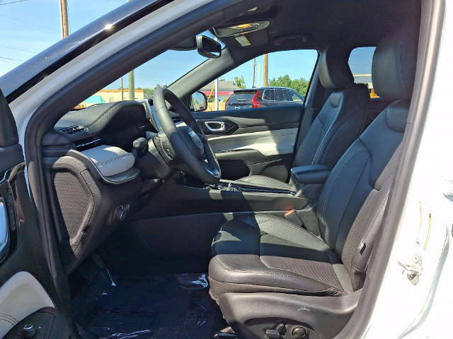 Used 2025 Jeep Compass Limited w/ Elite Group AWD/4WD image 13