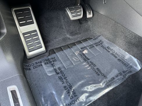 Certified 2024 Volkswagen Tiguan SE R-Line image 19