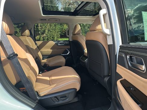 New 2026 INFINITI QX80 Luxe image 10
