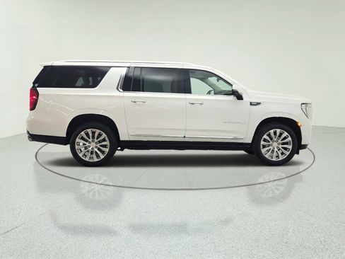 Used 2022 GMC Yukon XL Denali RWD image 4
