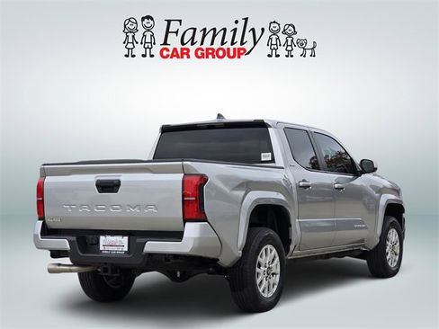 Used 2025 Toyota Tacoma SR5 image 4