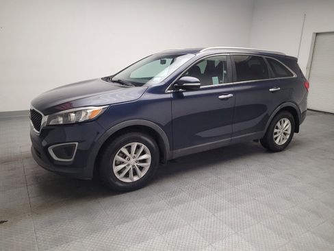 Used 2018 Kia Sorento FWD image 2