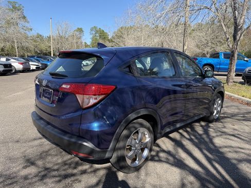Used 2017 Honda HR-V LX image 6