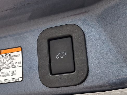 Used 2017 Toyota Sienna XLE Premium FWD image 32