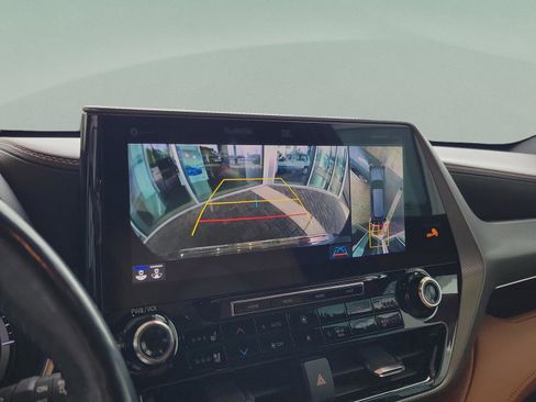 Used 2020 Toyota Highlander Platinum image 13
