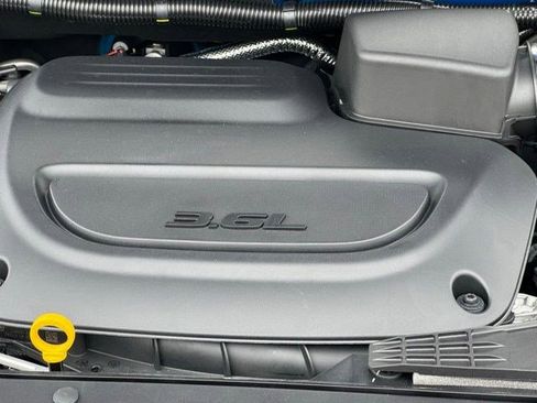 New 2026 Chrysler Pacifica Select FWD image 44