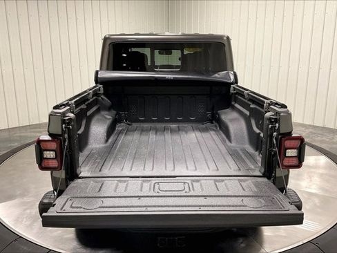 Used 2025 Jeep Gladiator Rubicon AWD/4WD image 39
