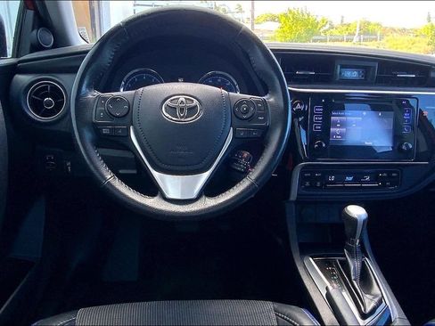Used 2017 Toyota Corolla SE FWD image 5