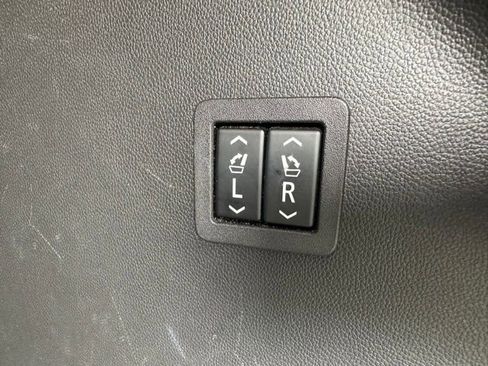Used 2018 Buick Enclave Premium w/ LPO, Hit The Road Package AWD/4WD image 32