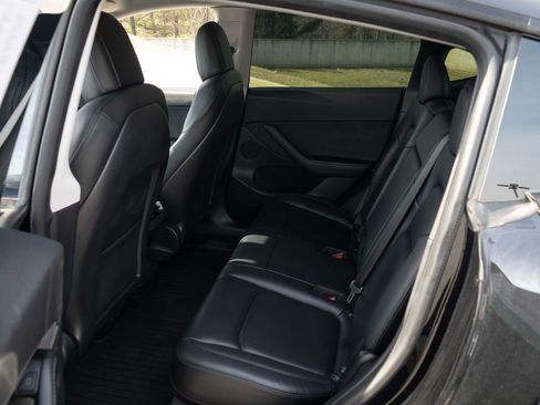 Used 2021 Tesla Model Y Long Range image 18