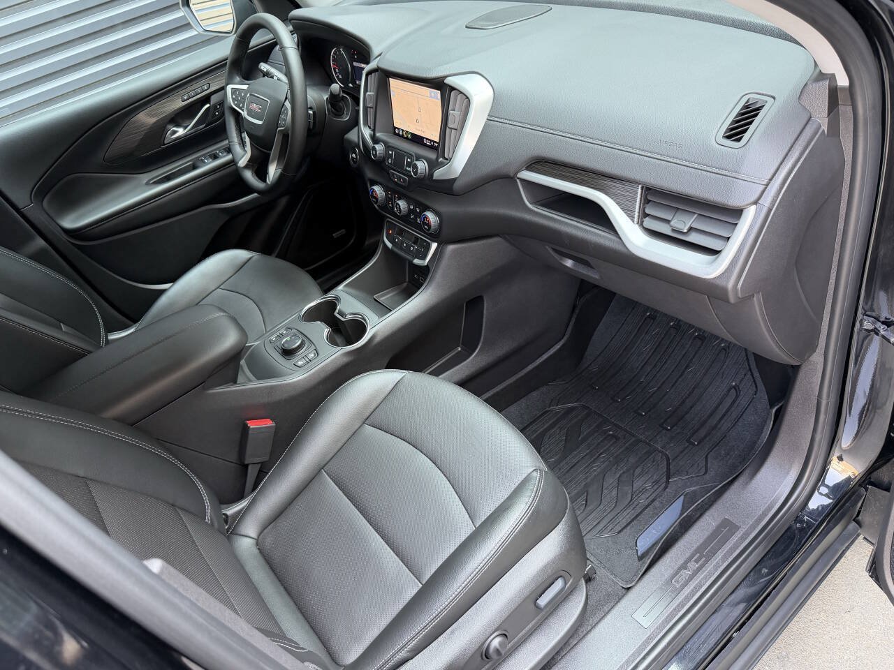 Used 2024 GMC Terrain SLT w/ Infotainment Package II AWD/4WD image 20