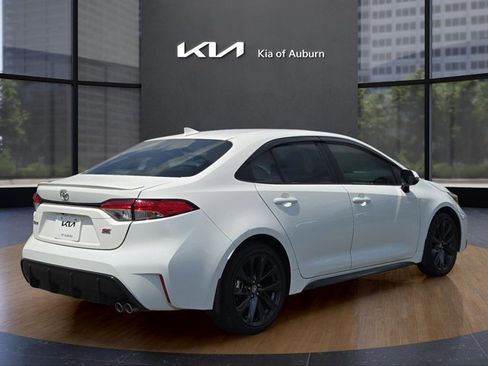 Used 2024 Toyota Corolla SE image 6