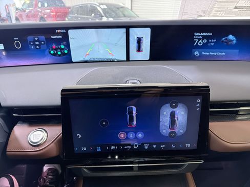 New 2026 Lincoln Nautilus Reserve AWD/4WD image 18