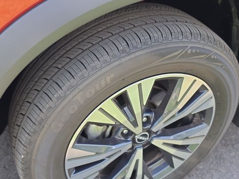 Used 2023 Nissan Rogue SV AWD/4WD image 11