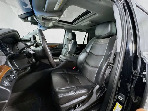 Used 2020 Cadillac Escalade Premium Luxury AWD/4WD image 17