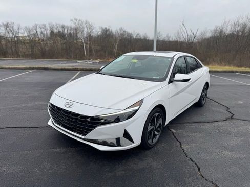Used 2023 Hyundai Elantra Limited image 7