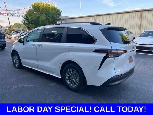 Used 2025 Toyota Sienna XLE FWD image 37