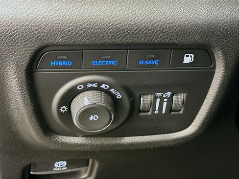 Used 2023 Jeep Grand Cherokee 4WD 4xe image 17