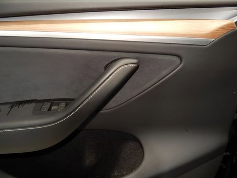 Used 2025 Tesla Model Y Long Range AWD/4WD image 12