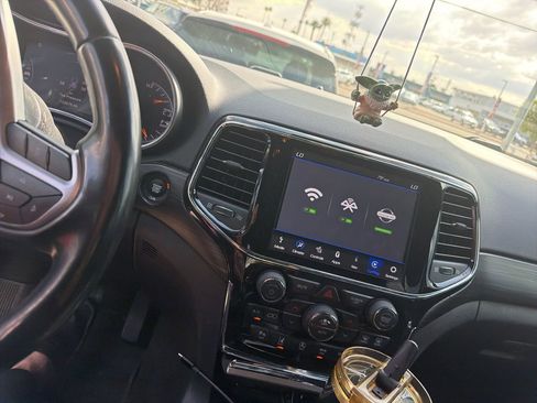 Used 2020 Jeep Grand Cherokee Altitude image 4