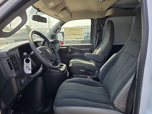 New 2025 GMC Savana 2500 w/ Driver Convenience Package RWD image 18