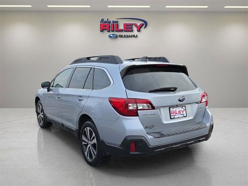 Used 2019 Subaru Outback 2.5i Limited w/ Popular Package #2 image 3