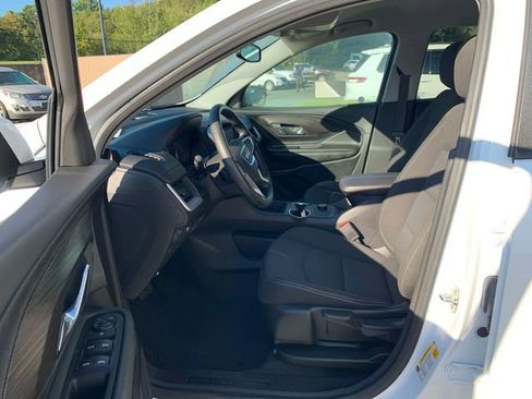 Used 2024 GMC Terrain SLE image 28