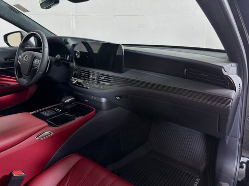 Used 2026 Lexus LS 500 AWD w/ Accessory Package (2T) image 28