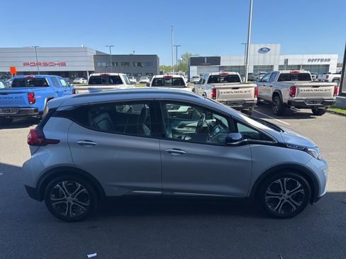 Used 2017 Chevrolet Bolt Premier w/ Driver Confidence II Package FWD image 5