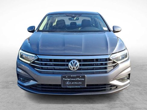 Used 2019 Volkswagen Jetta SEL Premium image 2