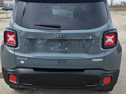 Used 2016 Jeep Renegade Latitude w/ Popular Equipment Group image 5