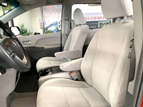 Used 2015 Toyota Sienna LE FWD image 9
