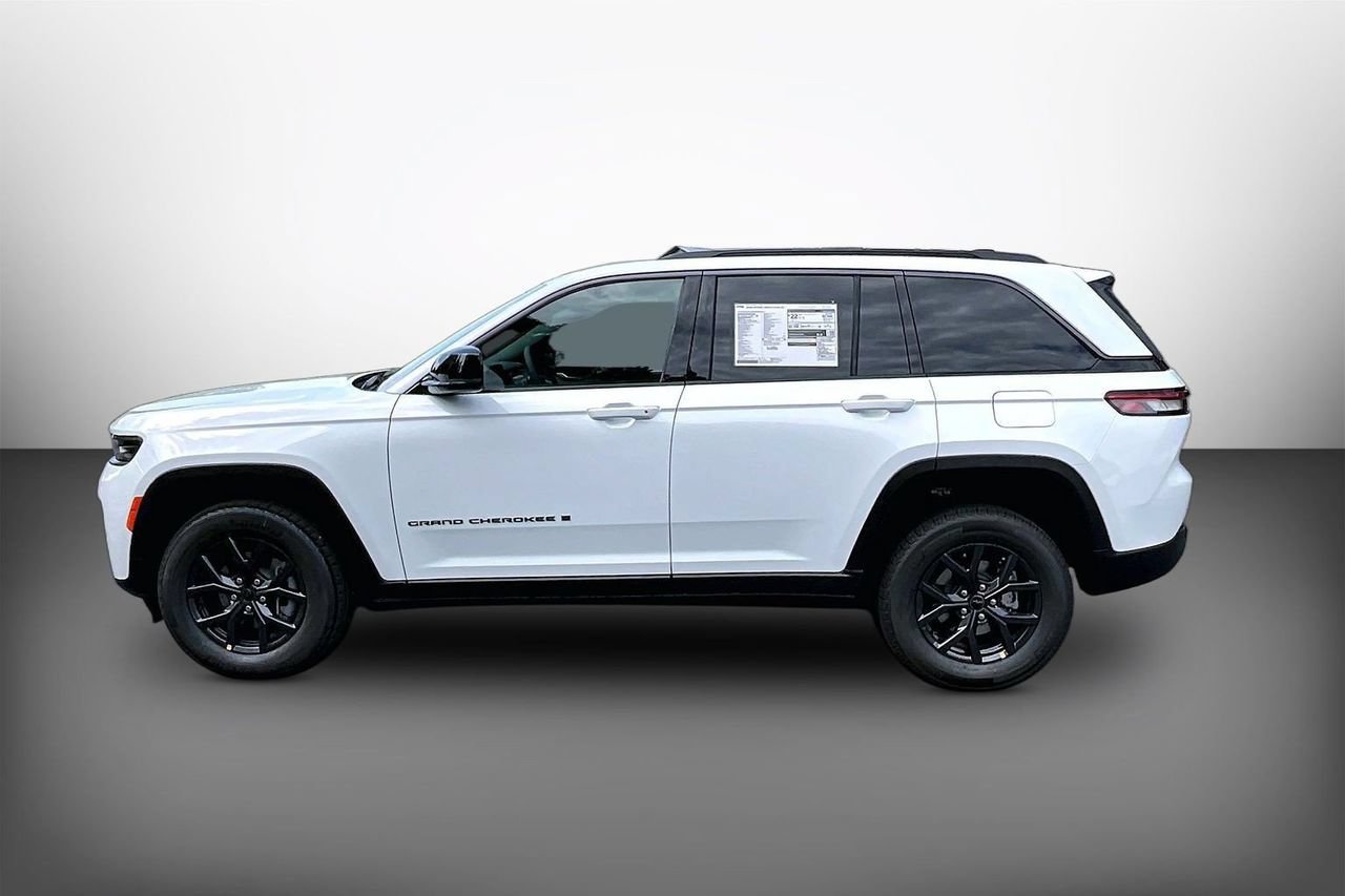 New 2027 Jeep Grand Cherokee Altitude AWD/4WD image 5
