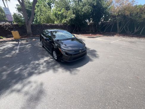 Used 2025 Toyota Corolla LE FWD image 16