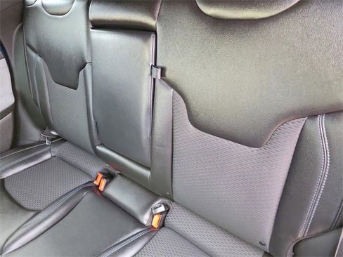 Used 2024 Jeep Compass Latitude image 15