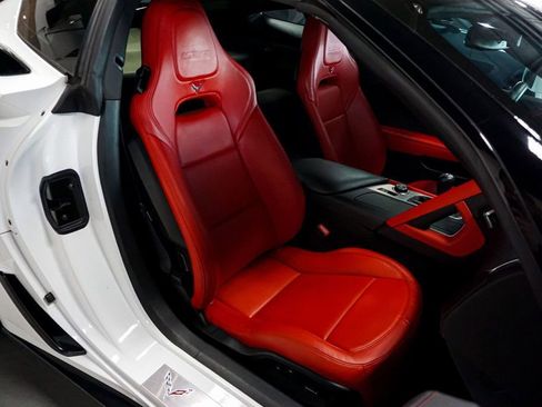 Used 2015 Chevrolet Corvette Z06 w/ Z07 Performance Package image 37