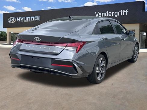 Used 2025 Hyundai Elantra Limited image 12