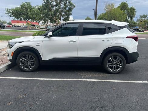 Used 2023 Kia Seltos LX AWD/4WD image 5