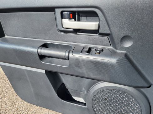 Used 2011 Toyota FJ Cruiser 4x4 SUV w/ Convenience Pkg image 14