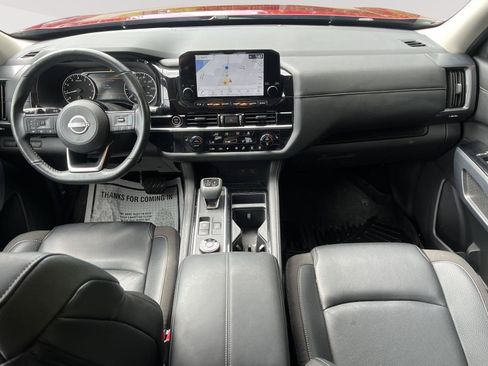 Used 2024 Nissan Pathfinder SL AWD/4WD image 16