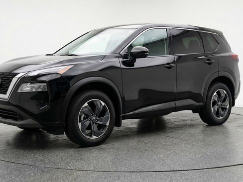 Used 2025 Nissan Rogue SV image 3