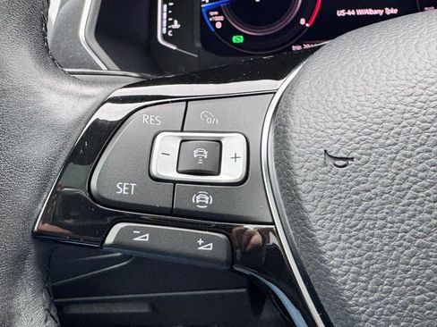 Used 2019 Volkswagen Tiguan SEL Premium image 25