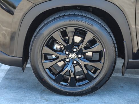 Certified 2024 Toyota Grand Highlander FWD image 11