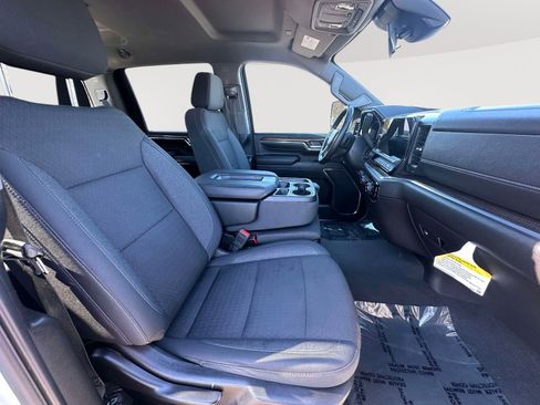 Used 2024 Chevrolet Silverado 2500 LT w/ Convenience Package image 28