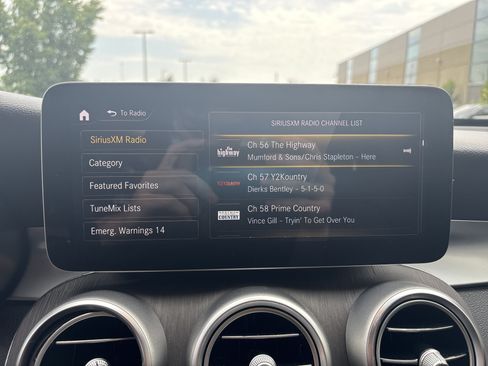 Used 2021 Mercedes-Benz GLC 300 4MATIC image 23